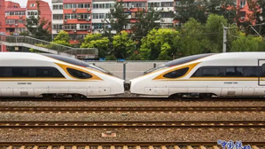 The Kiss of High-Speed Rail in Chinese Valentine&rsquo;s Day